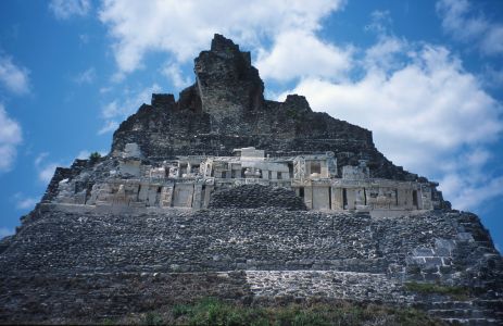 Mayské pyramidy jsou i v Belize - Xunantunich